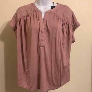 Cable and gauge sz Xl muted pink embroidered and cuff sleeve shirt.